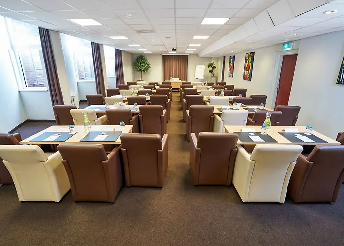 호텔 Amrath Media Park 3*