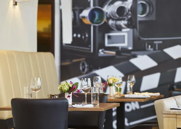 Hotel Amrâth Media Park 3*